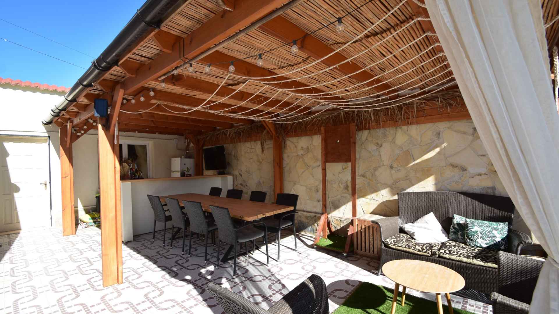 o_1jaj6r8npg7319iscg1n2e1sb320