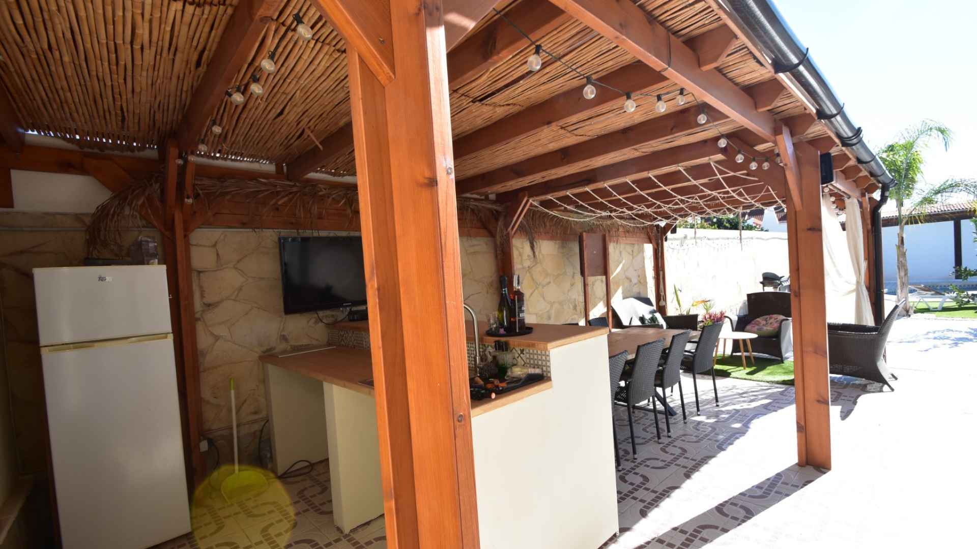 o_1jaj6r8npjon14tl1mq41d3a1uia21