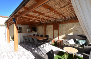 o_1jaj6r8npg7319iscg1n2e1sb320