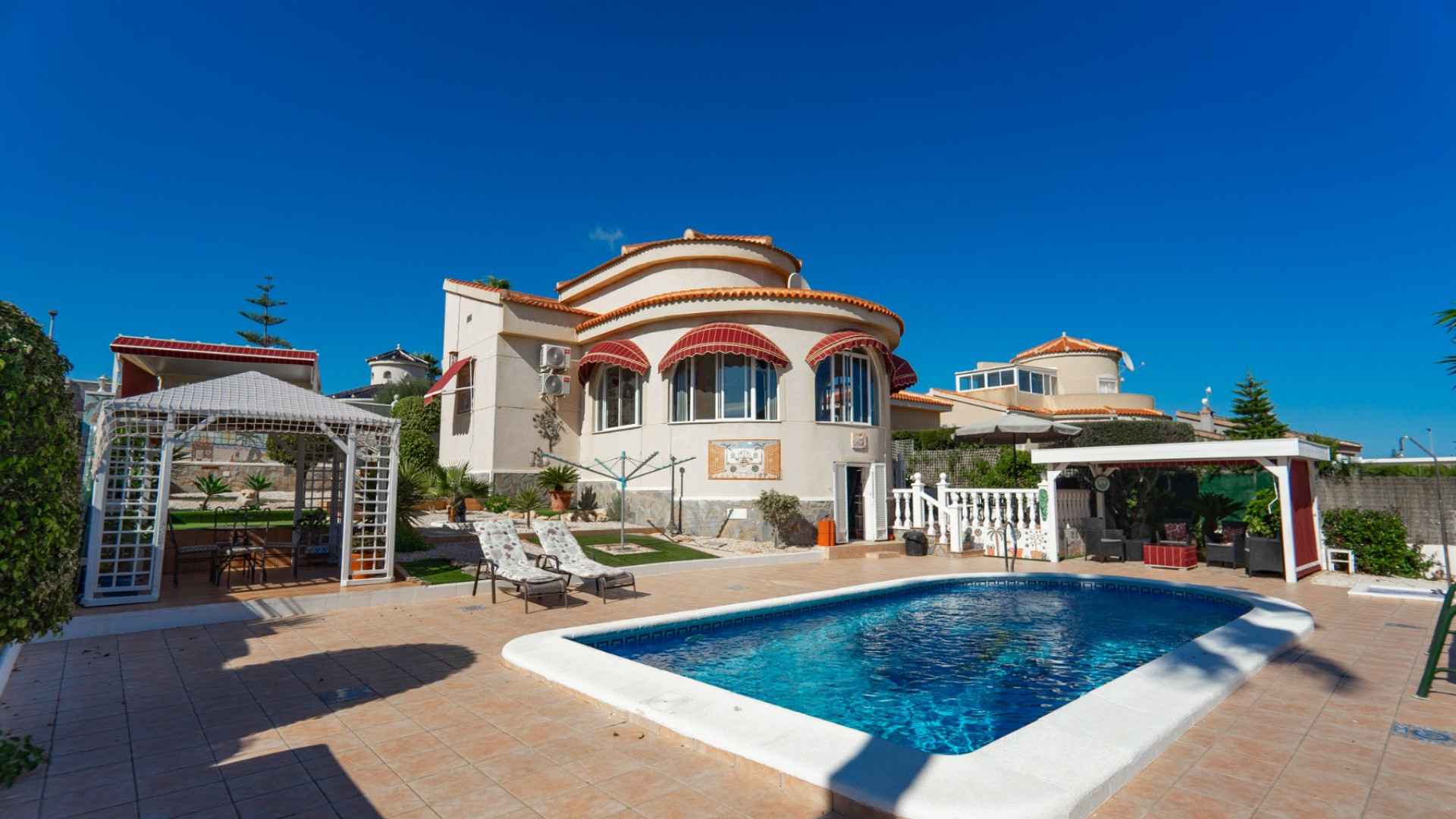 luxury-villa-in-costa-blanca_299065_xl