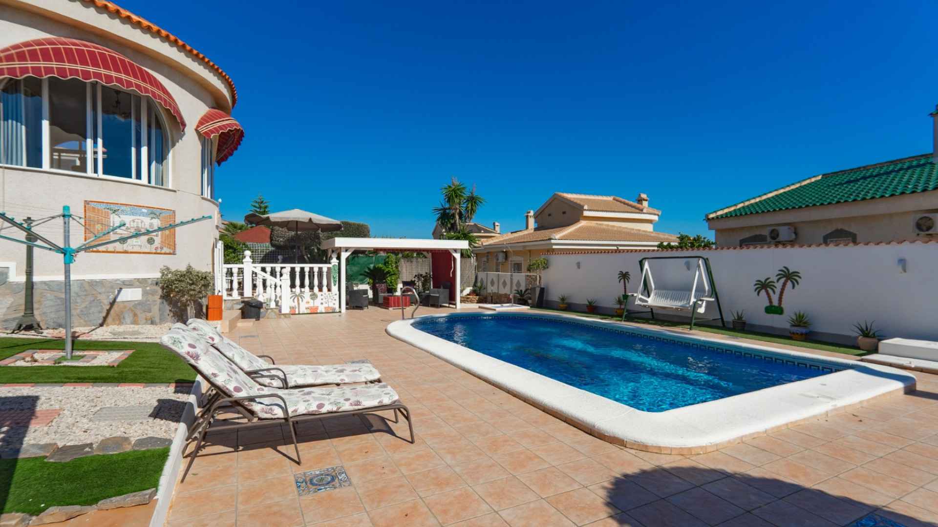 villa-with-pool-in-sale-costa-blanca_299062_xl