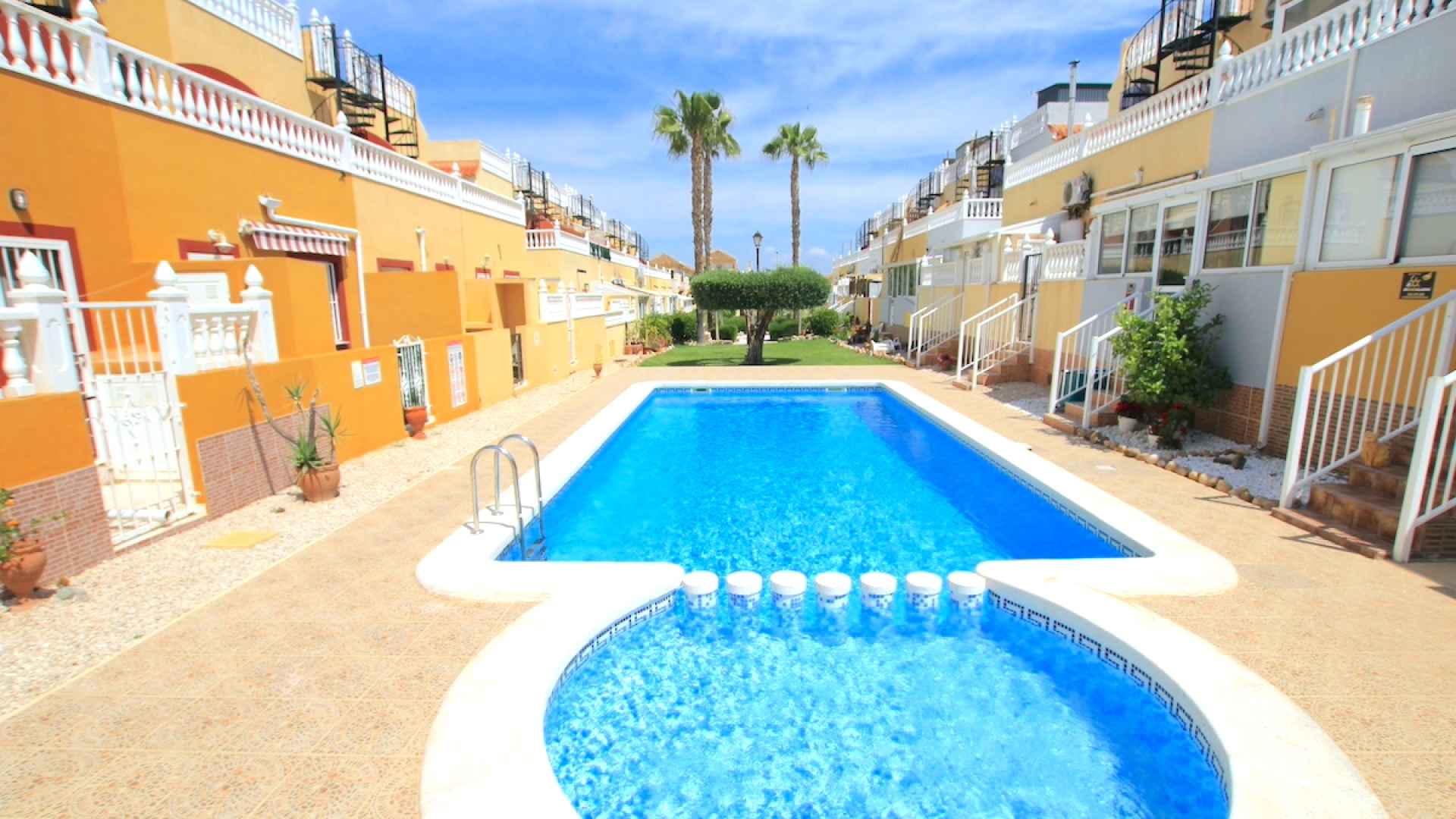 49146_bright_and_spacious_3_bedroom_townhouse_in_lo_crispin_160925190110_3
