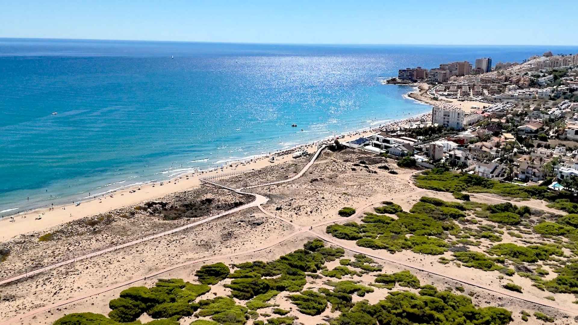 49140_stylish_one_bedroom_apartment_with_sea_views_110925135236_dji_20250911120252_0006_d