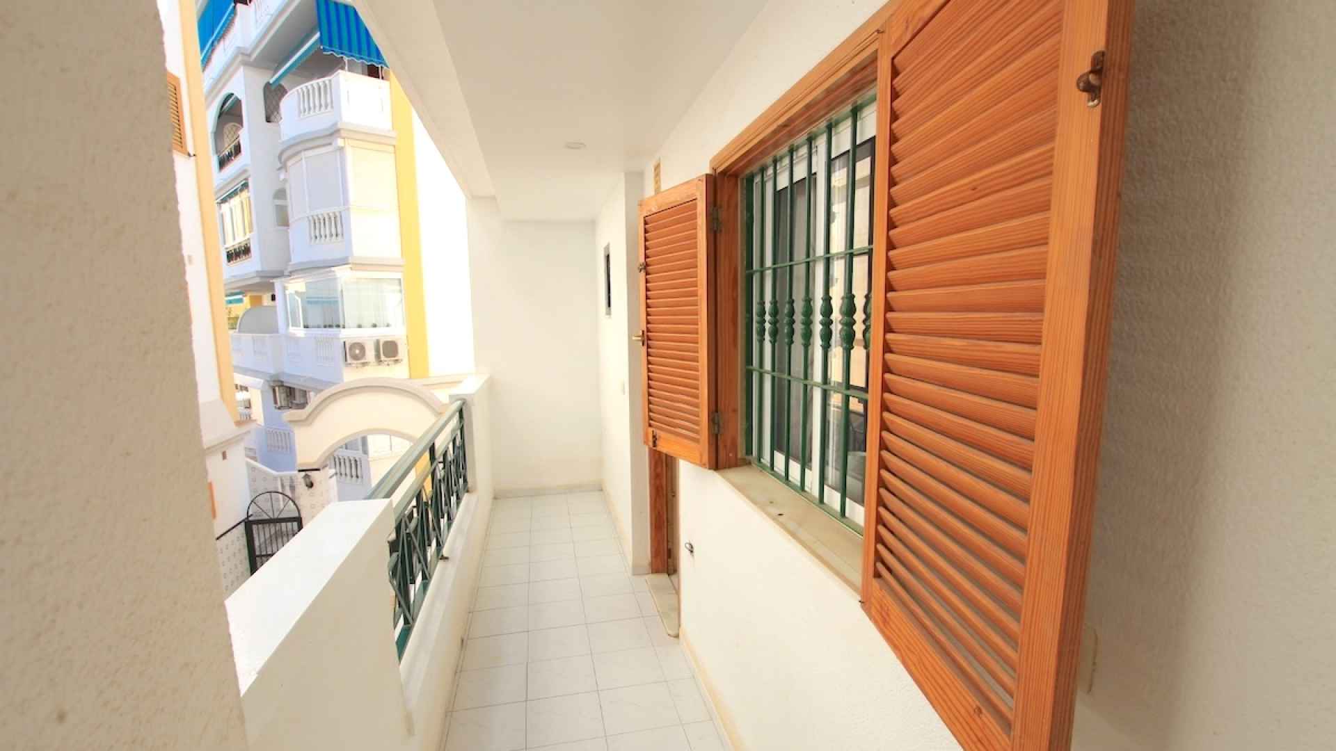 49140_stylish_one_bedroom_apartment_with_sea_views_110925135236_img_6818