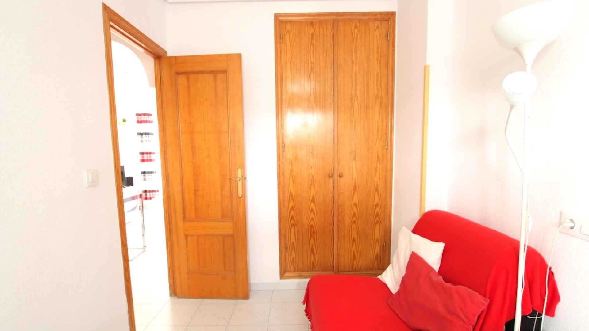 49140_stylish_one_bedroom_apartment_with_sea_views_110925135236_img_6832