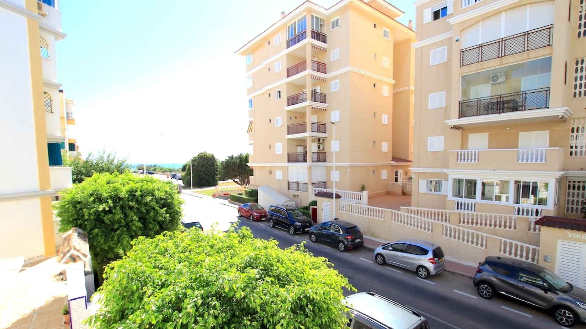 49140_stylish_one_bedroom_apartment_with_sea_views_110925135236_img_6854