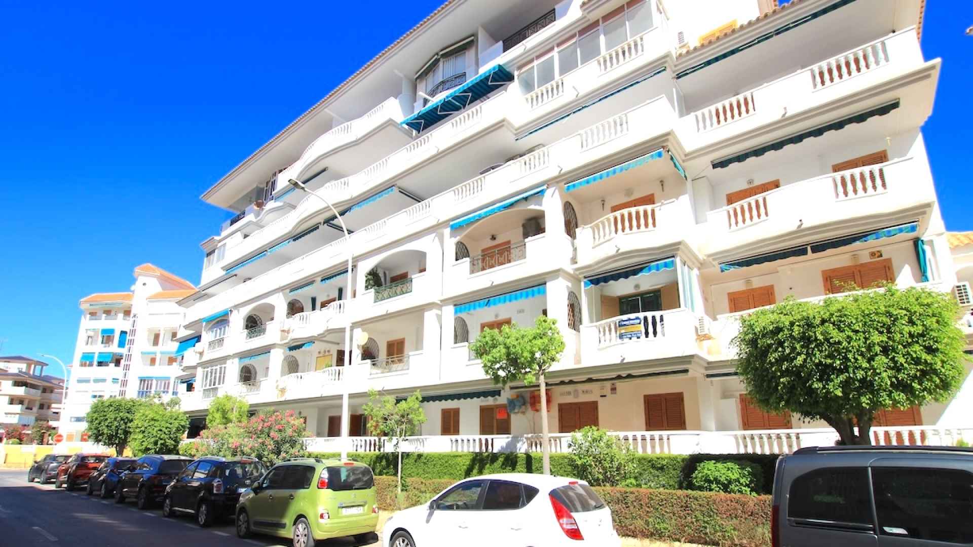 49140_stylish_one_bedroom_apartment_with_sea_views_110925135236_img_6875