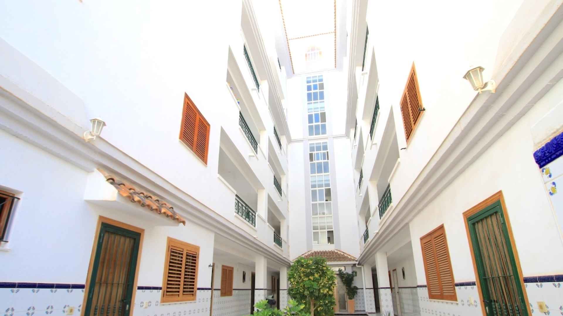 49140_stylish_one_bedroom_apartment_with_sea_views_110925135236_img_6880