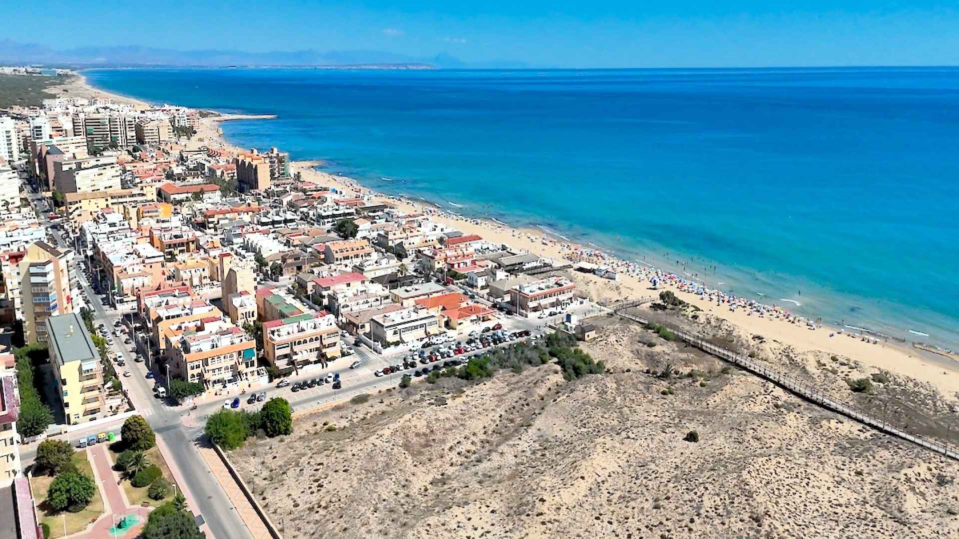 49140_stylish_one_bedroom_apartment_with_sea_views_110925135237_dji_20250911120249_0005_d