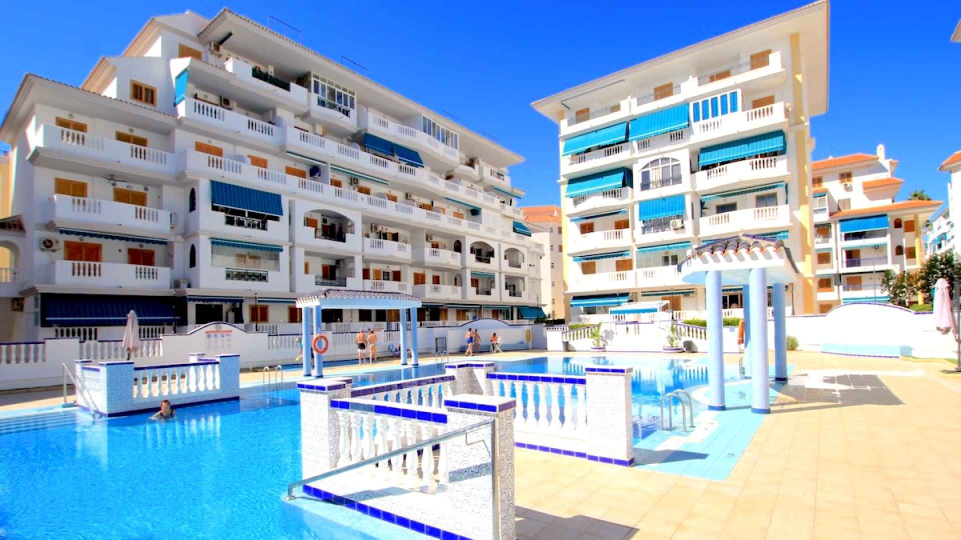 49140_stylish_one_bedroom_apartment_with_sea_views_110925135237_img_6873