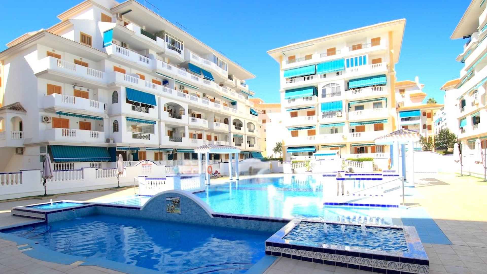 49140_stylish_one_bedroom_apartment_with_sea_views_110925135728_1