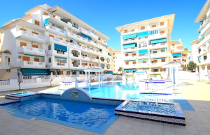 49140_stylish_one_bedroom_apartment_with_sea_views_110925135728_1