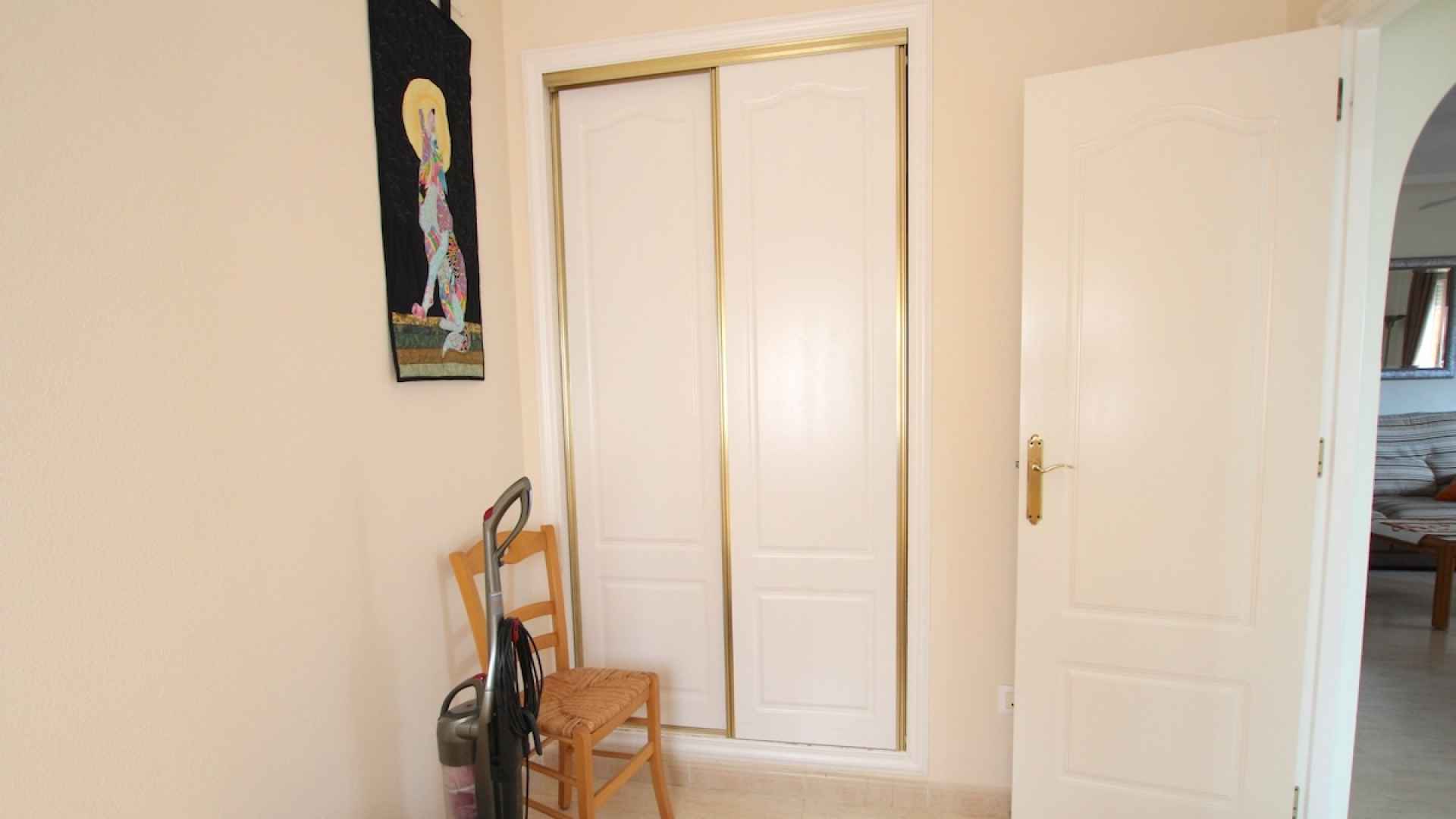 49153_sun_drenched_3_bedroom_property_with_a_large_garden_250925162031_img_7574