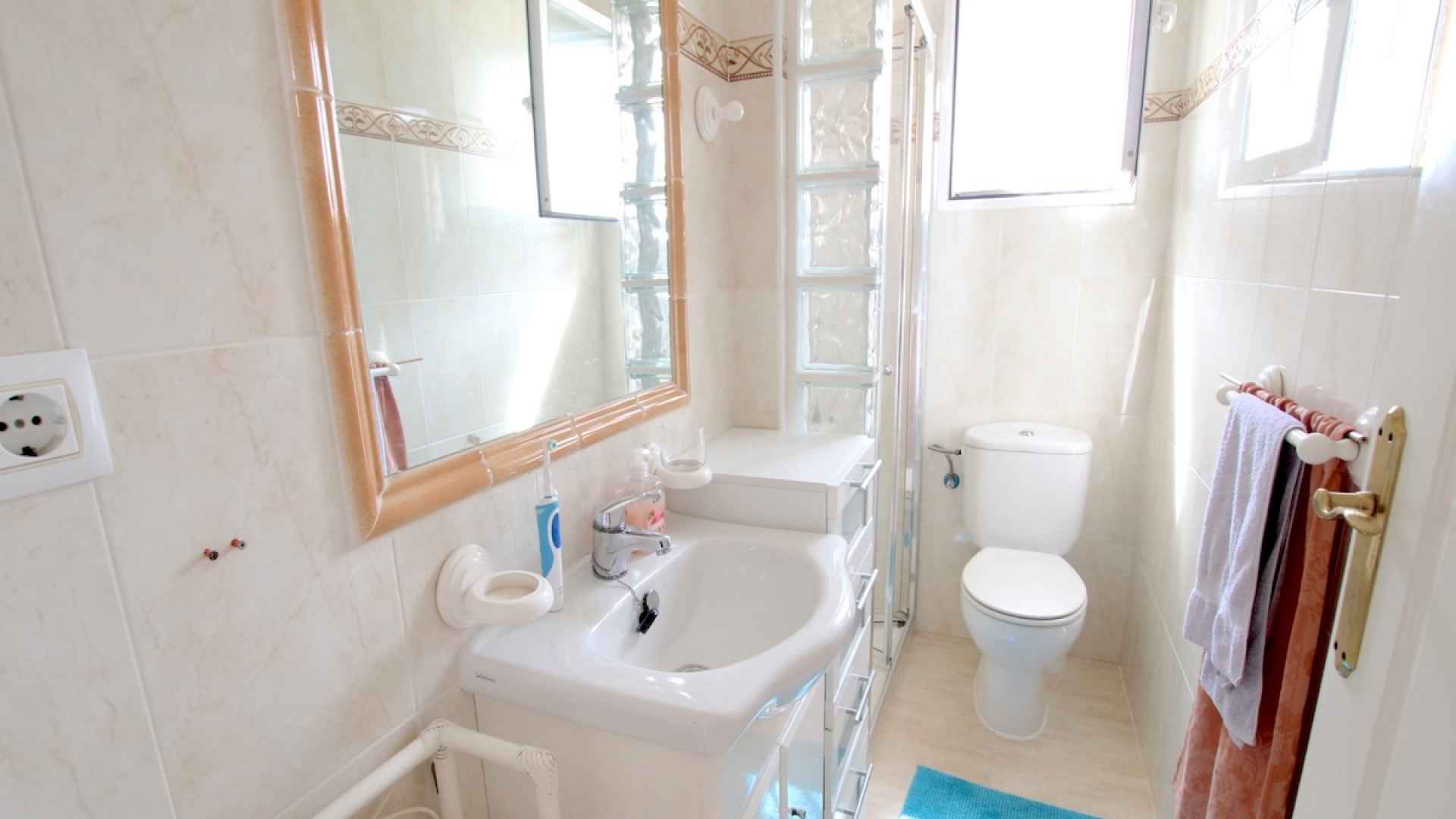 49153_sun_drenched_3_bedroom_property_with_a_large_garden_250925162033_img_7520