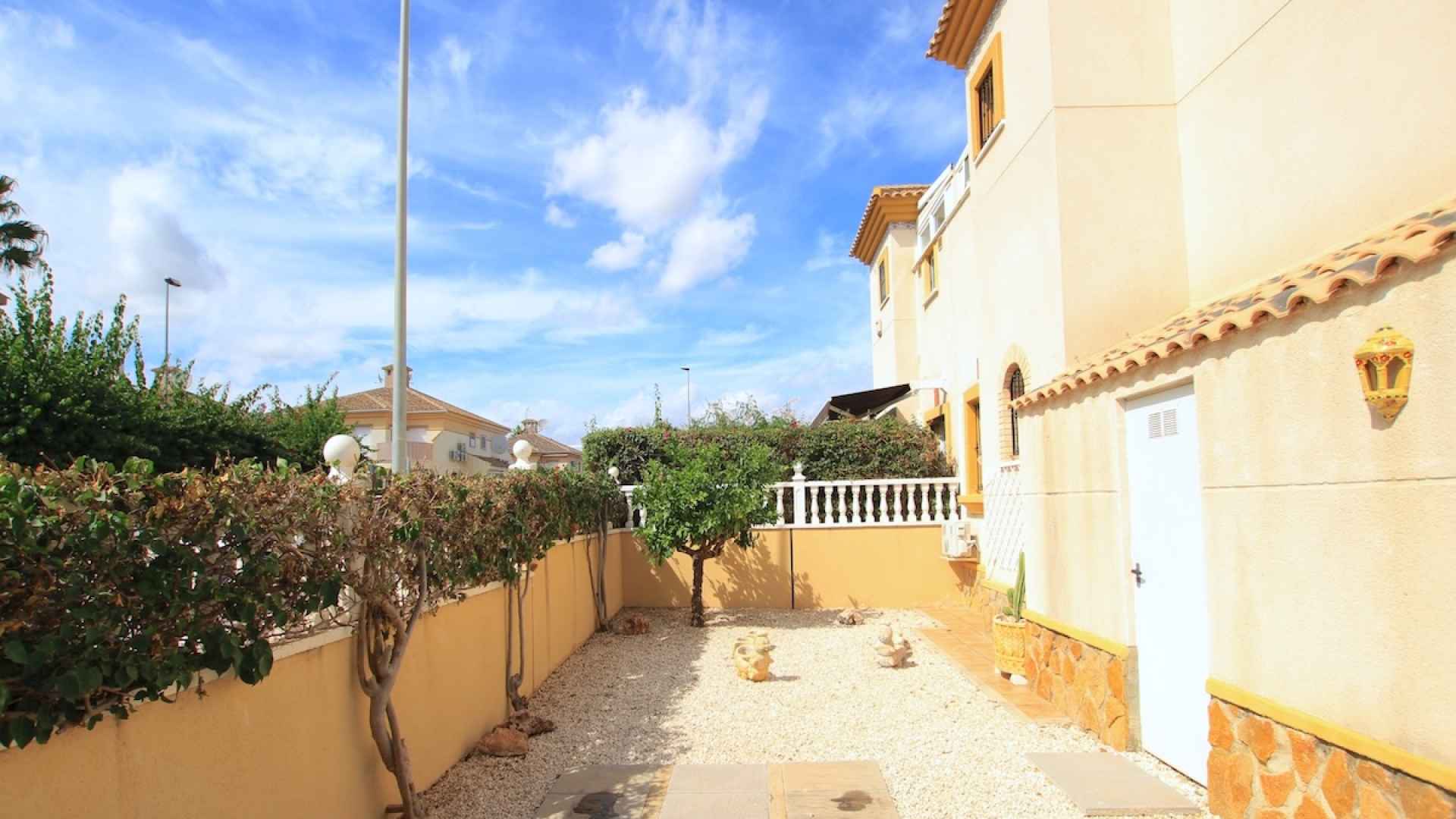 49153_sun_drenched_3_bedroom_property_with_a_large_garden_250925162036_img_7585