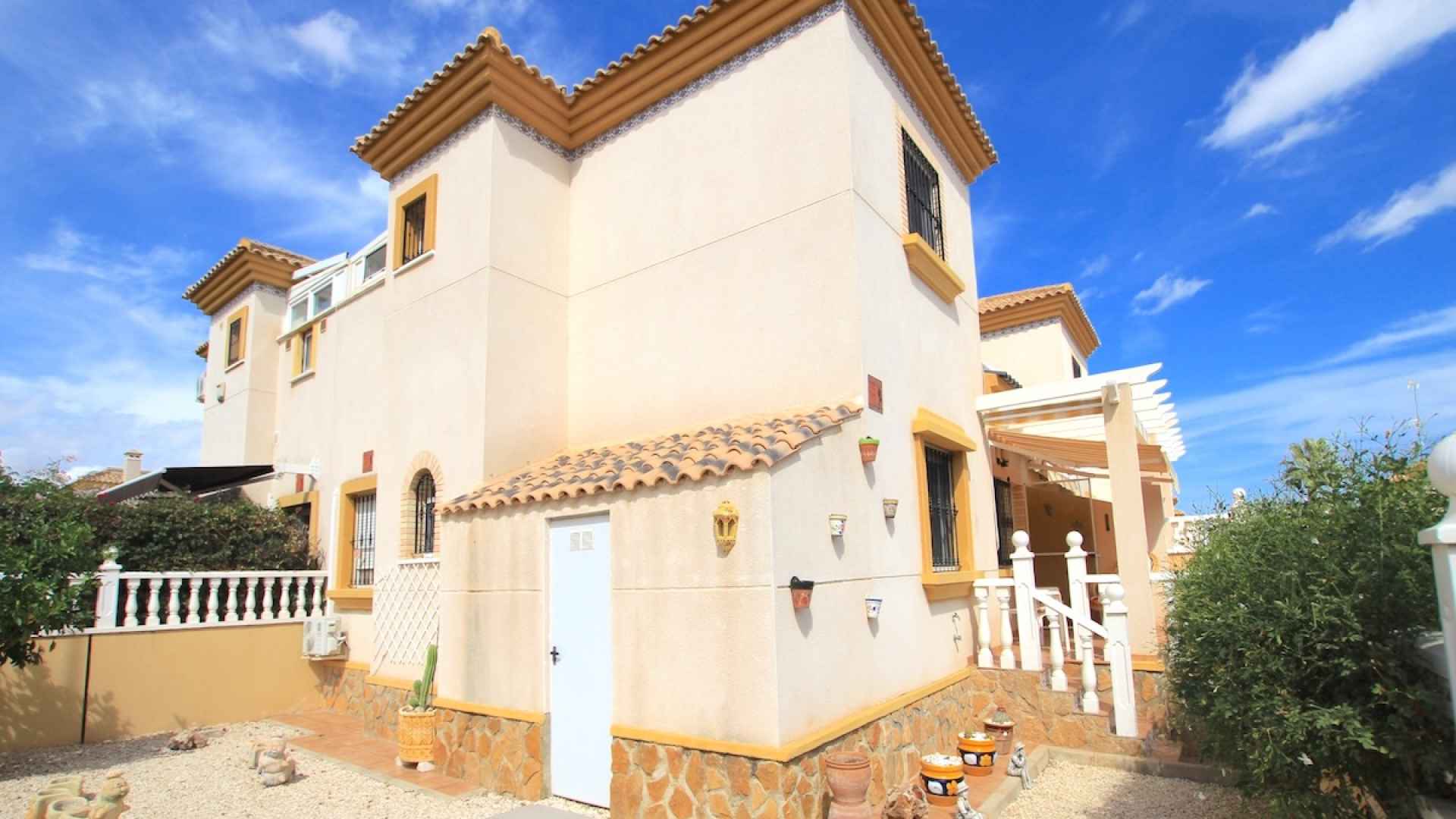 49153_sun_drenched_3_bedroom_property_with_a_large_garden_250925162036_img_7586