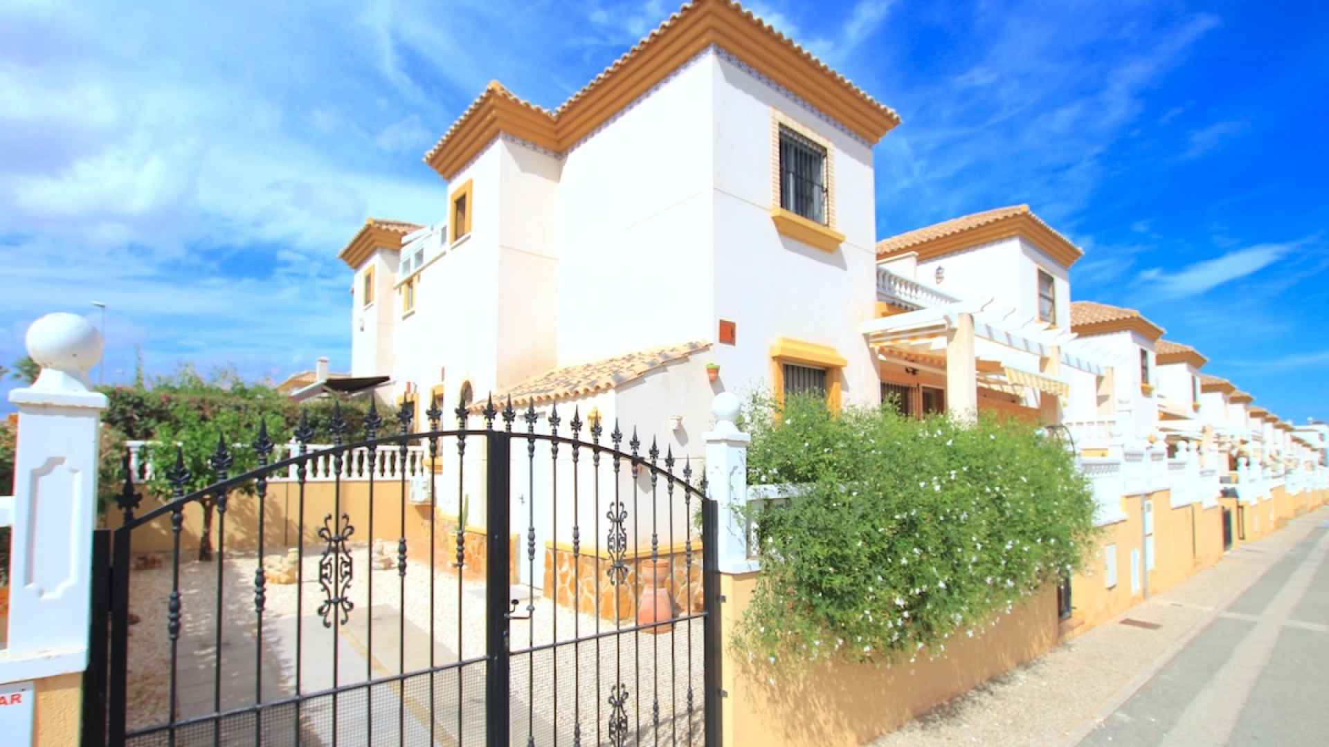 49153_sun_drenched_3_bedroom_property_with_a_large_garden_250925162036_img_7600