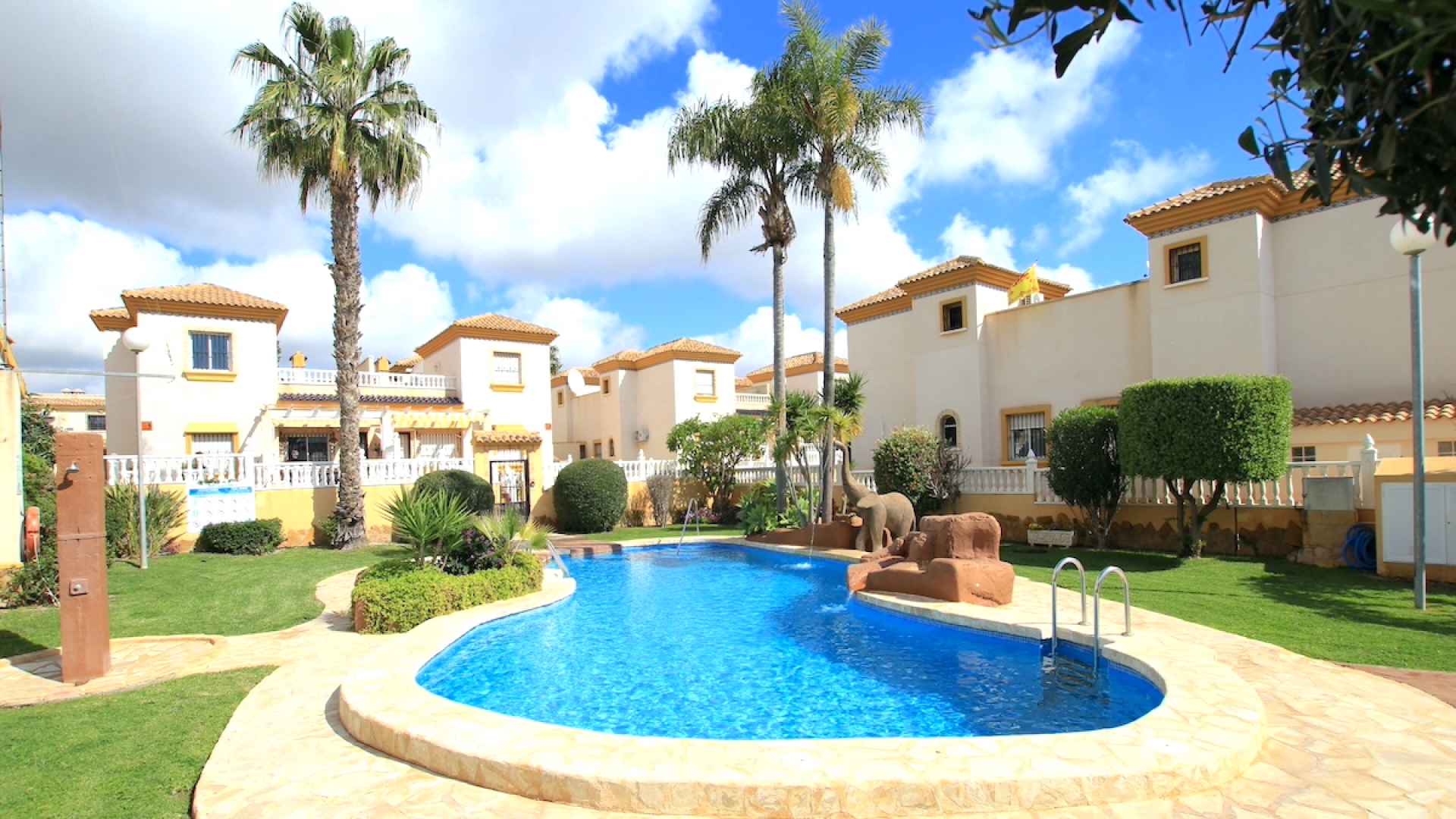 49153_sun_drenched_3_bedroom_property_with_a_large_garden_250925162037_2