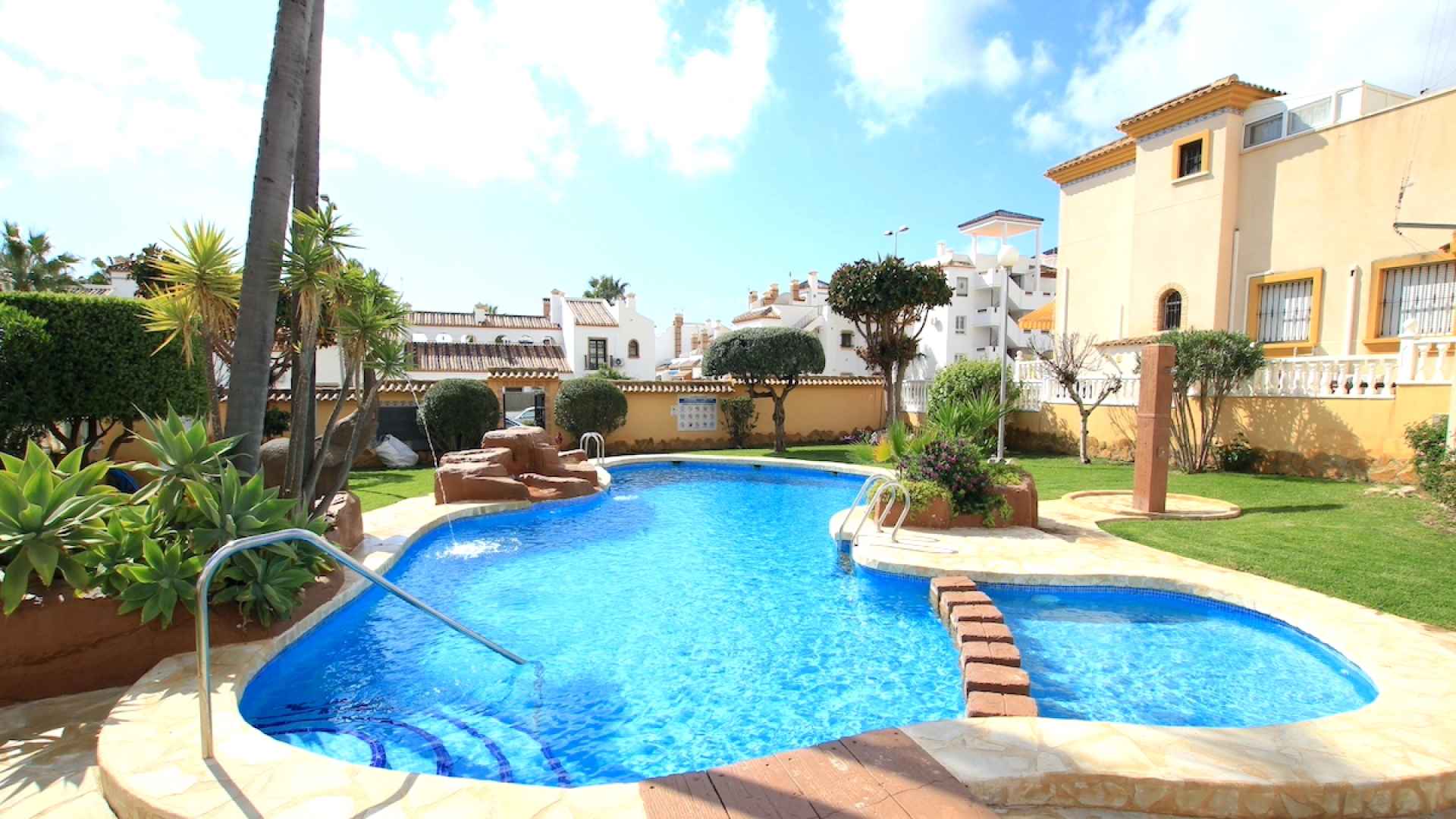 49153_sun_drenched_3_bedroom_property_with_a_large_garden_250925162037_3