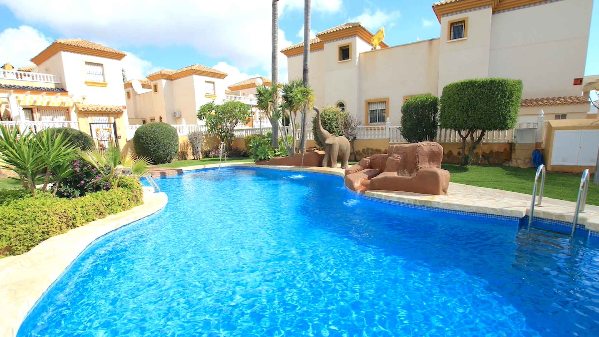 49153_sun_drenched_3_bedroom_property_with_a_large_garden_250925162037_4