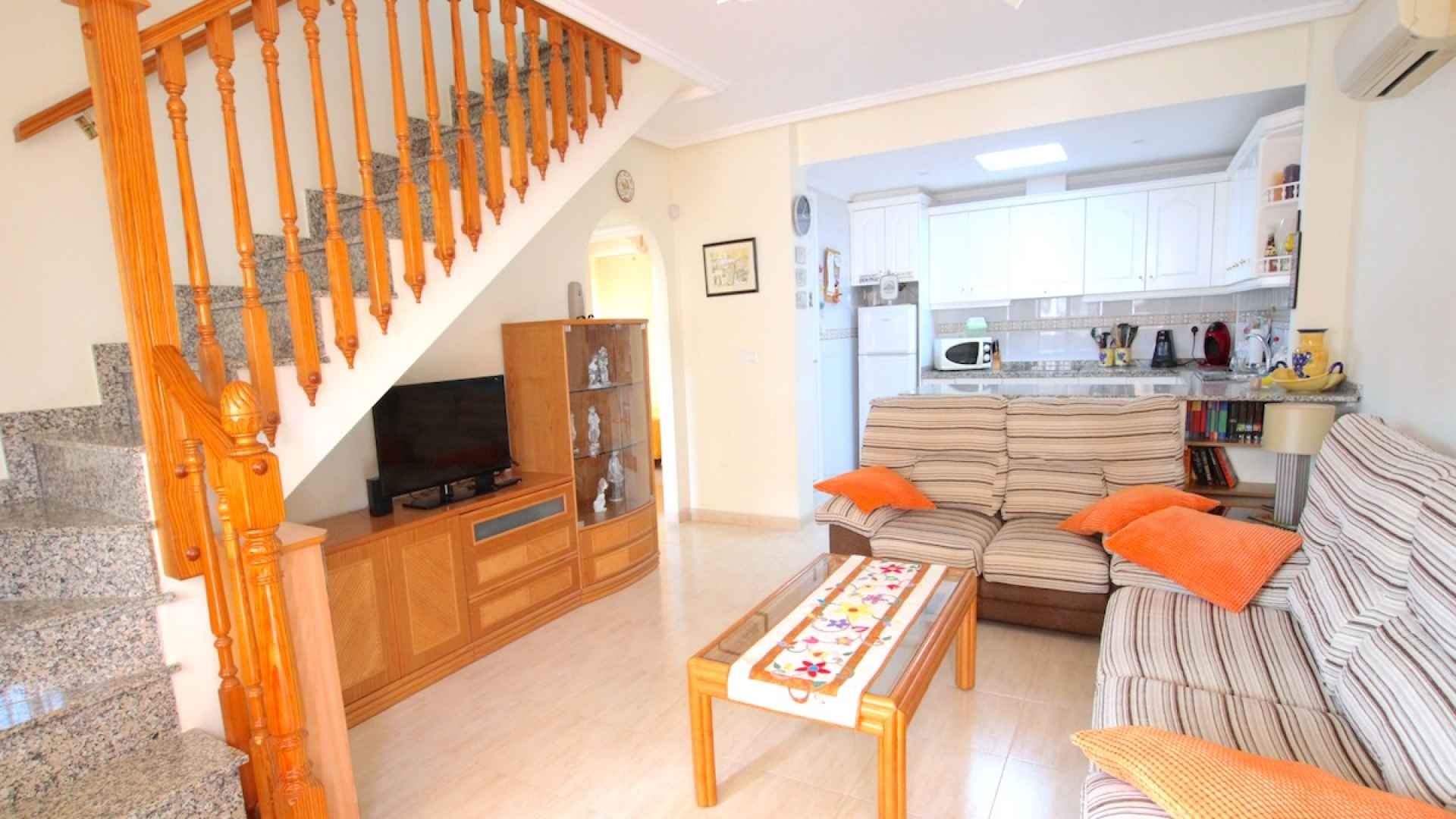 49153_sun_drenched_3_bedroom_property_with_a_large_garden_250925162037_img_7543