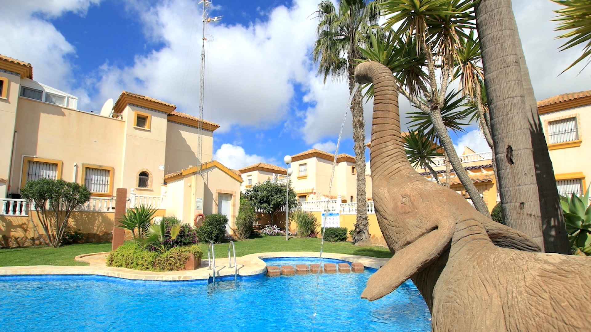 49153_sun_drenched_3_bedroom_property_with_a_large_garden_250925162038_1