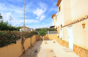 49153_sun_drenched_3_bedroom_property_with_a_large_garden_250925162036_img_7585