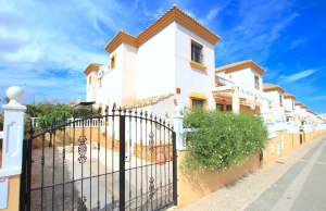 200-4339, Three Bedroom, Corner Plot Villa In Villamartin.