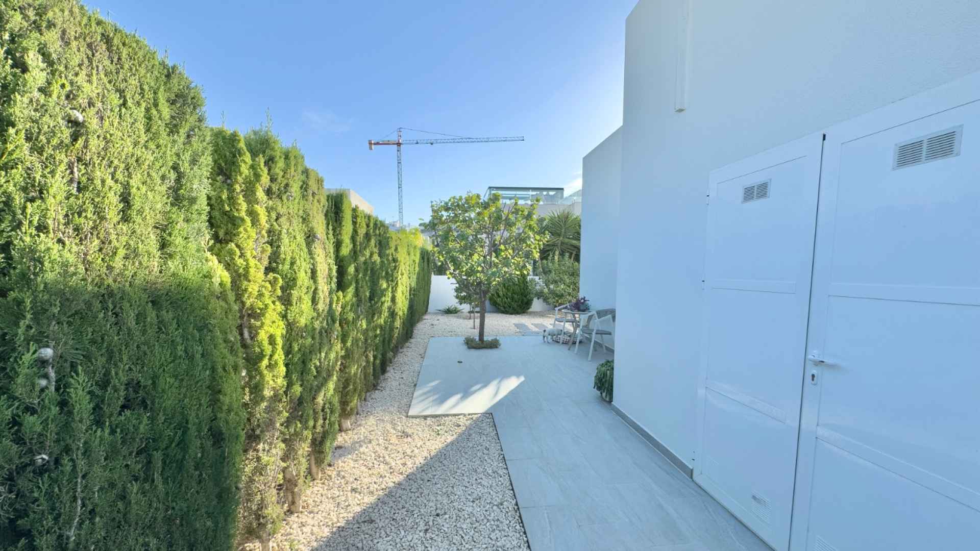 o_1j8as52vjp0m163d18a736eaqk2n