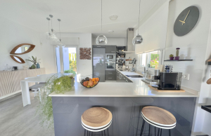 o_1j8as52vk1djq1r8k19qat8o1oo72v