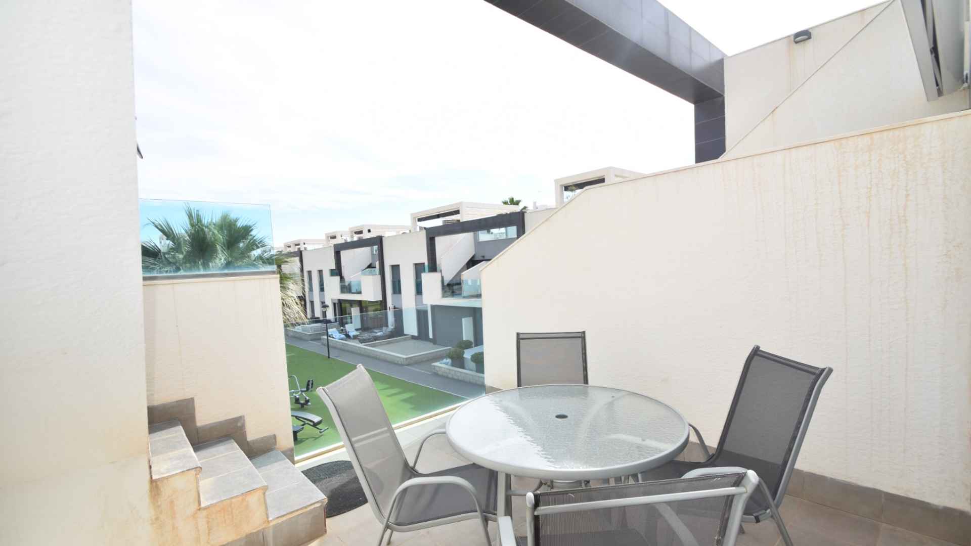 o_1j8te6fde1jtt13771i6fesfej540