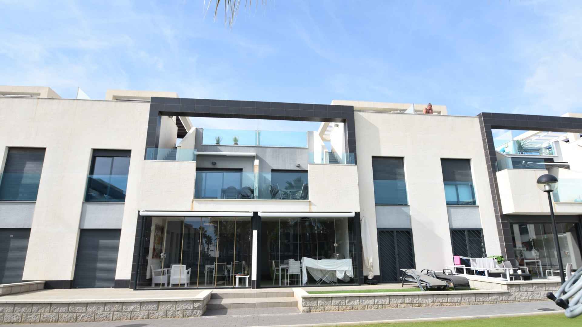 o_1j8te92fmqq71o9bd2nd831oul80