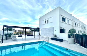 200-4490, Three Bedroom Duplex Apartment In Guardamar Del Segura.