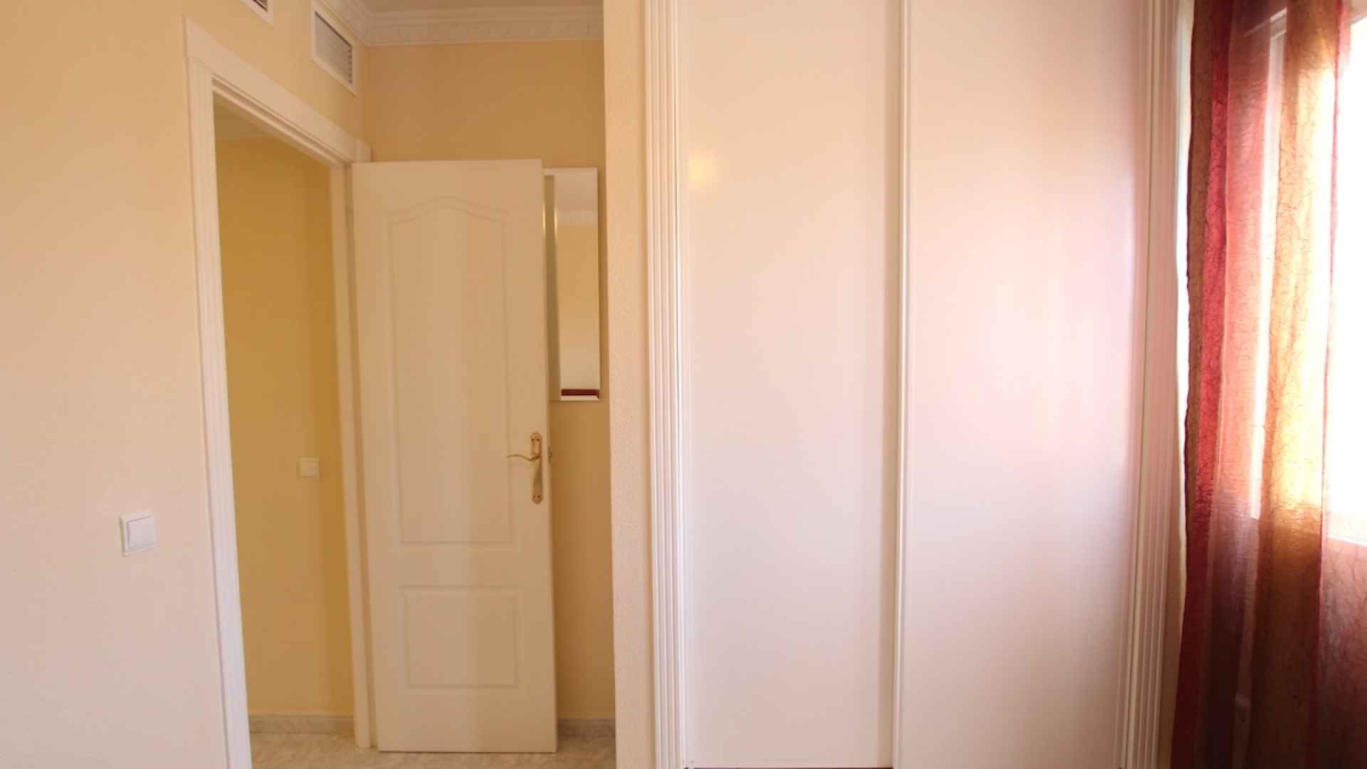 49160_fabulous_2_bedroom_duplex_style_townhouse_village_setting_071025183333_img_8240