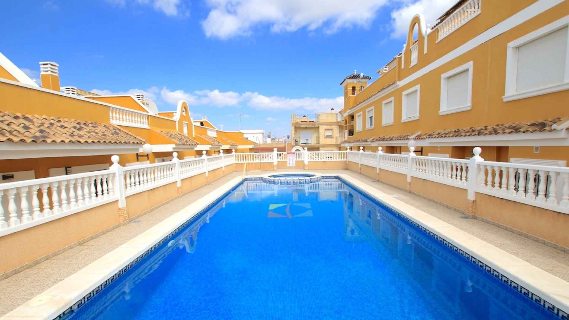 49160_fabulous_2_bedroom_duplex_style_townhouse_village_setting_071025183338_img_8266