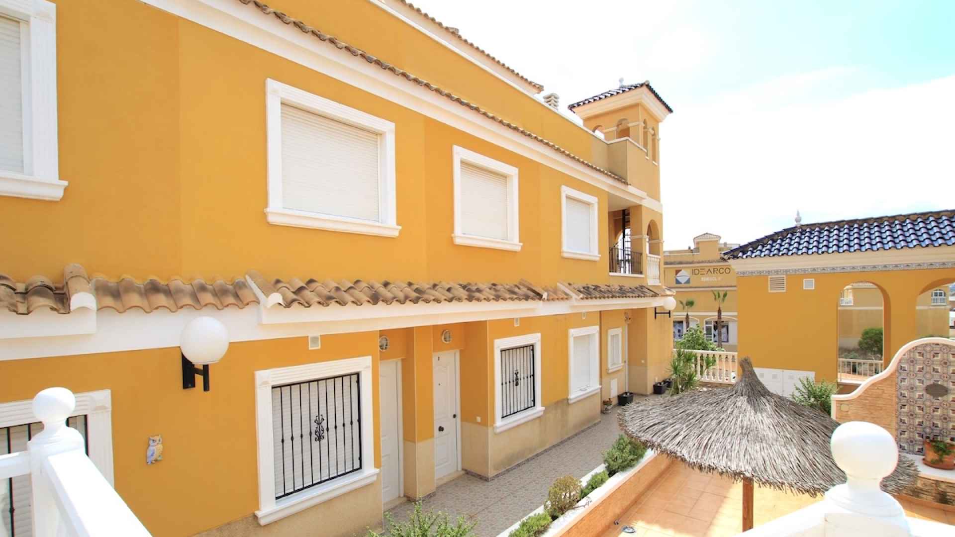 49160_fabulous_2_bedroom_duplex_style_townhouse_village_setting_071025183338_img_8268