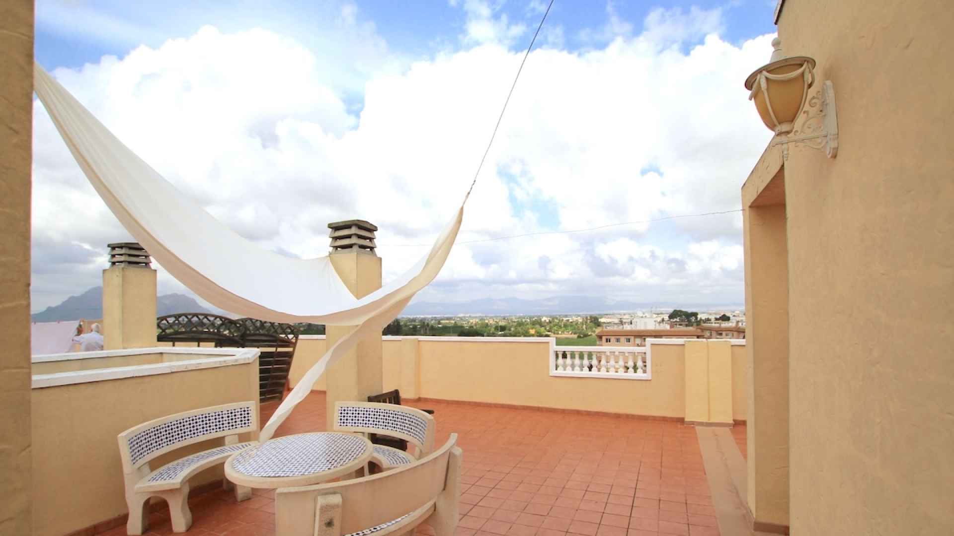 49171_stunning_2_bed_corner_apartment_with_a_mountain_backdrop_131025135845_img_8711