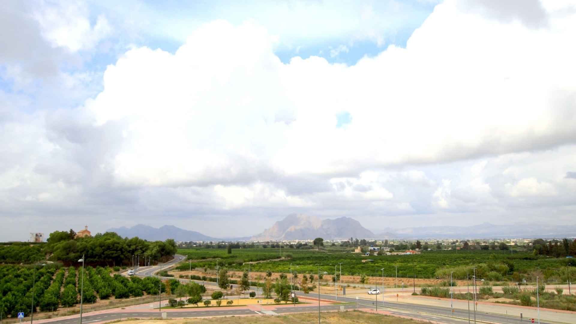 49171_stunning_2_bed_corner_apartment_with_a_mountain_backdrop_131025135846_img_8687