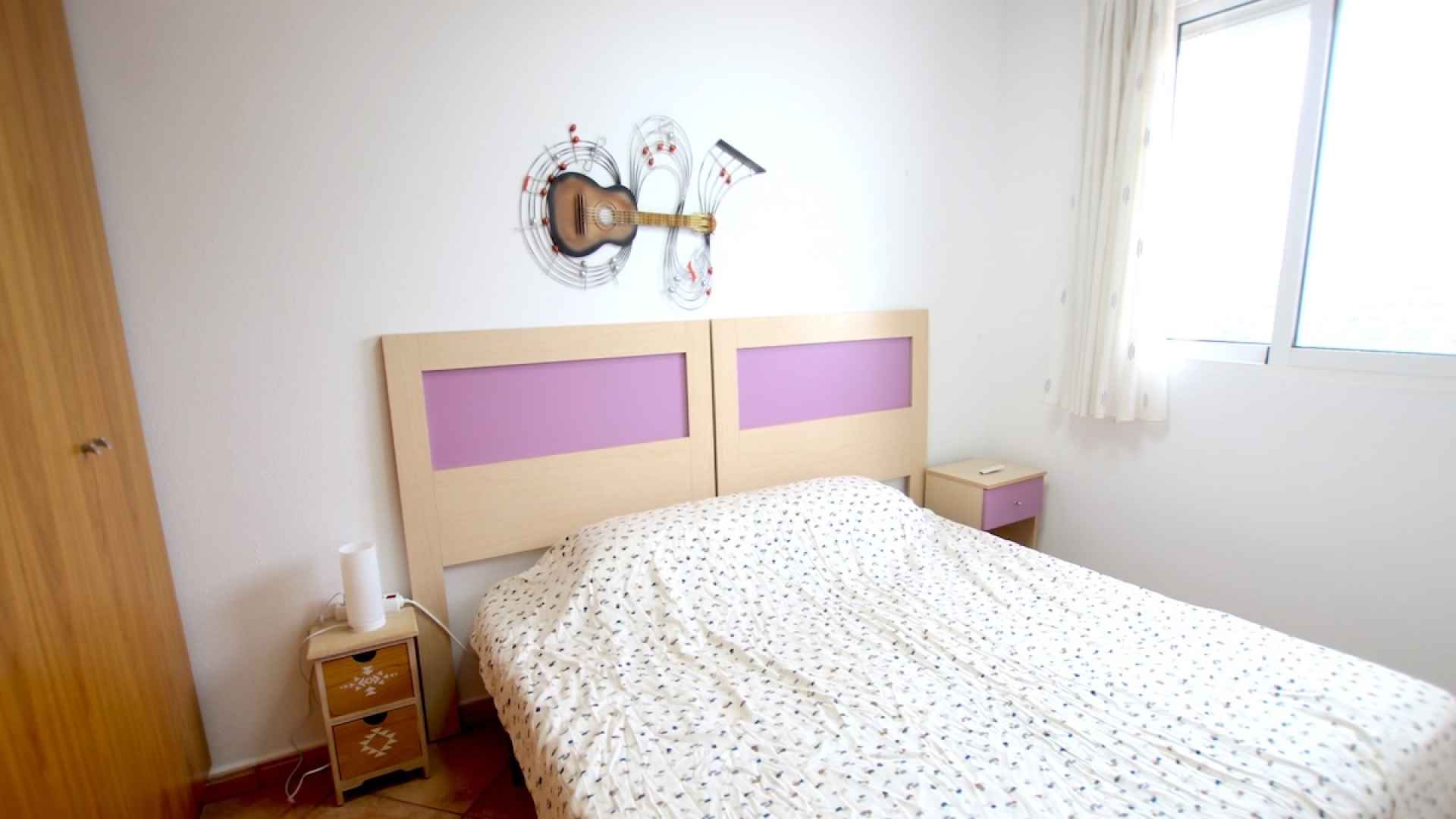 49171_stunning_2_bed_corner_apartment_with_a_mountain_backdrop_131025135846_img_8705