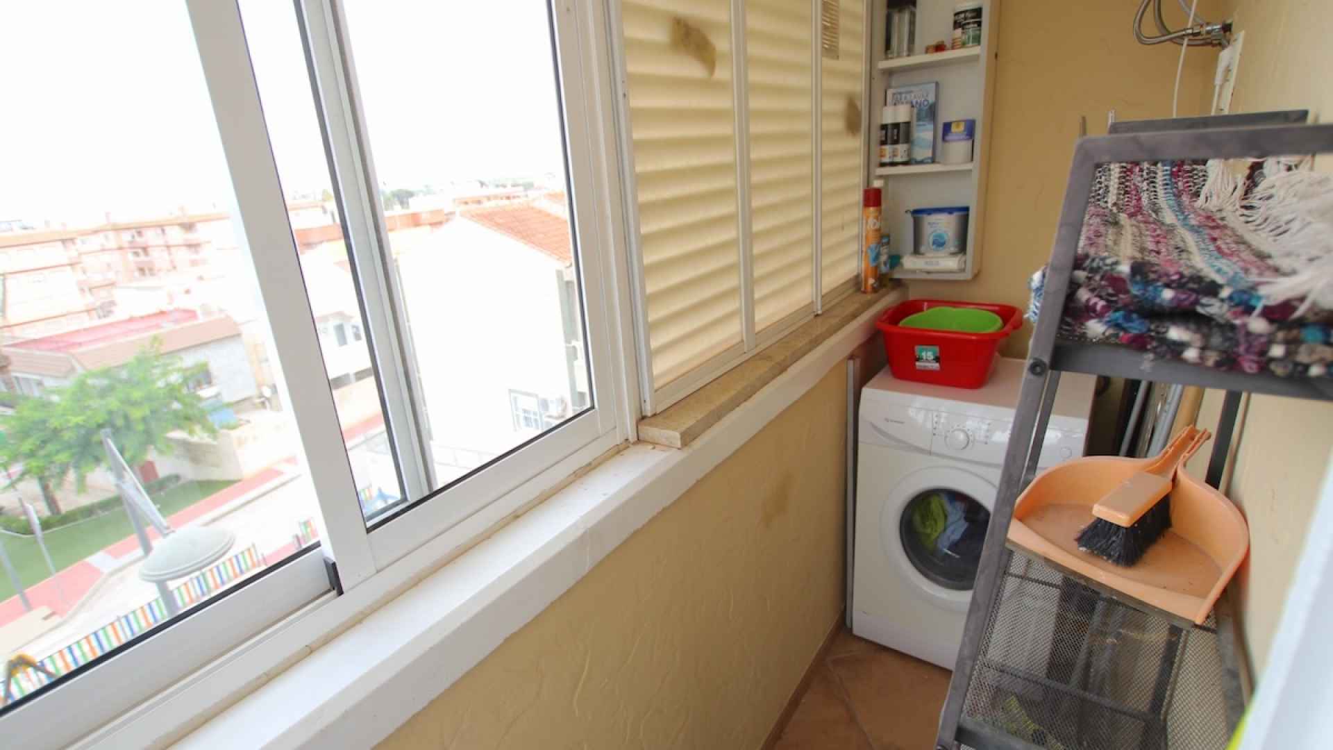 49171_stunning_2_bed_corner_apartment_with_a_mountain_backdrop_131025135847_img_8680