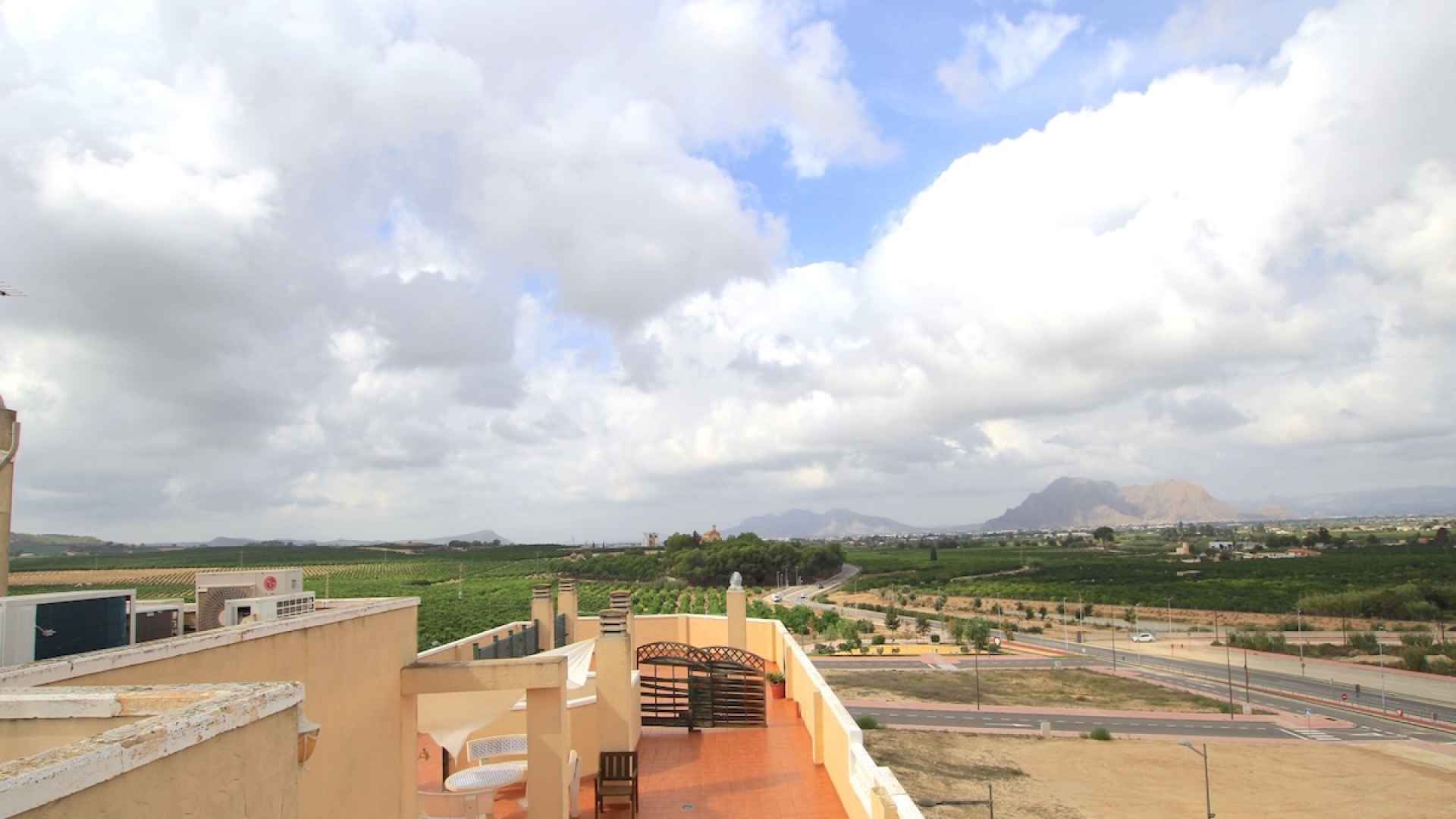 49171_stunning_2_bed_corner_apartment_with_a_mountain_backdrop_131025135847_img_8718