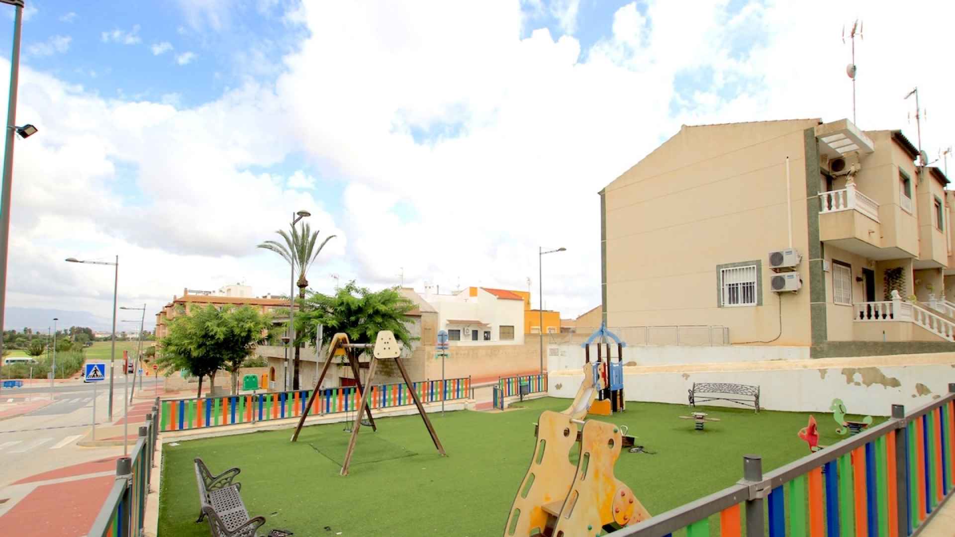 49171_stunning_2_bed_corner_apartment_with_a_mountain_backdrop_131025135848_img_8642