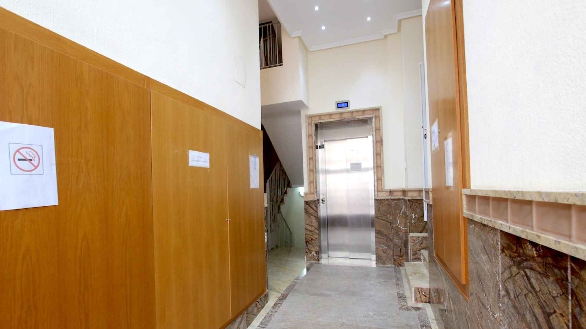 49171_stunning_2_bed_corner_apartment_with_a_mountain_backdrop_131025135848_img_8646