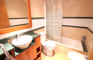 49171_stunning_2_bed_corner_apartment_with_a_mountain_backdrop_131025135847_img_8672