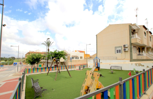 49171_stunning_2_bed_corner_apartment_with_a_mountain_backdrop_131025135848_img_8642