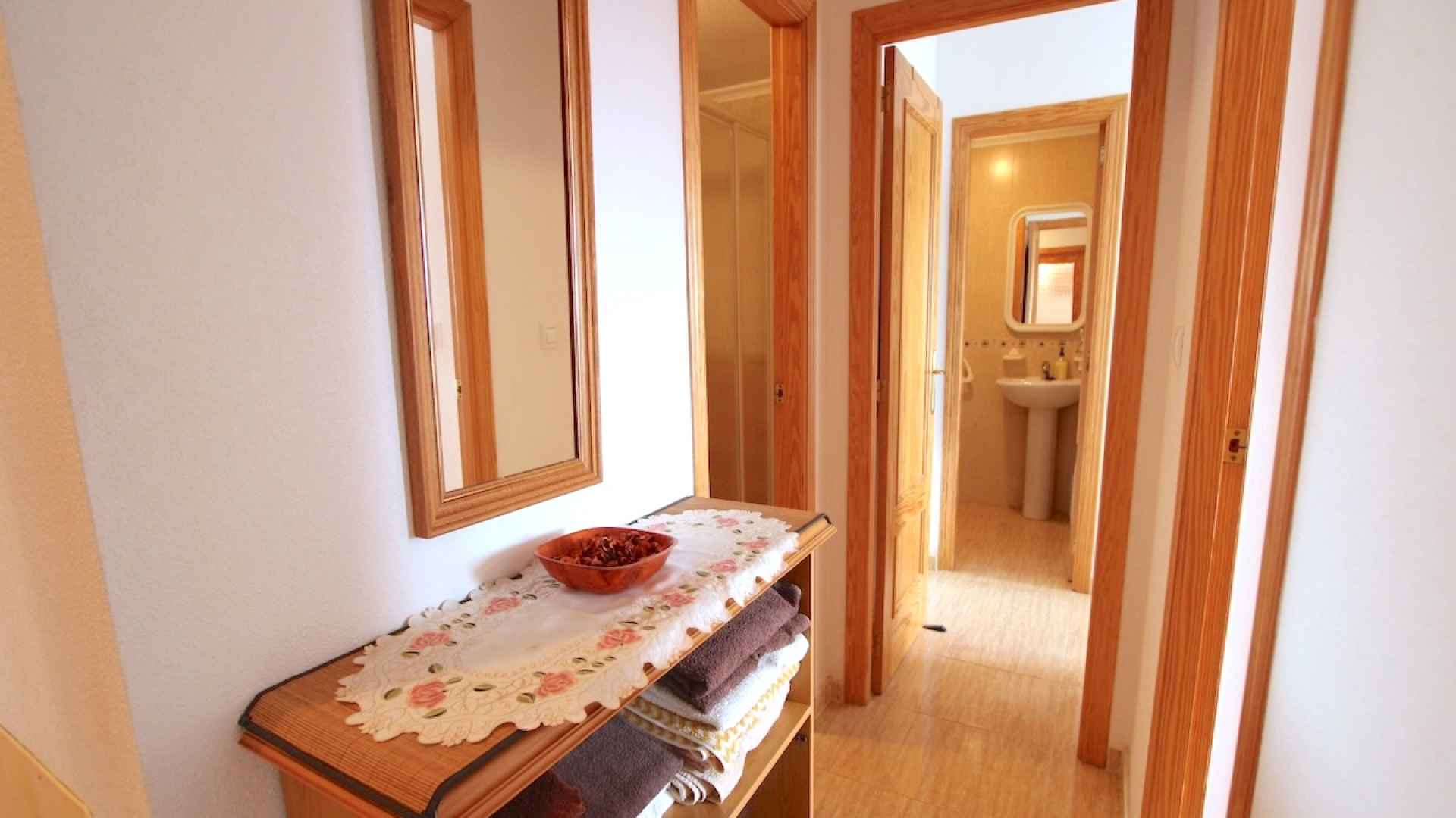 49183_spacious_2_bedroom_2_bathroom_apartment_with_secure_parking_201025154009_img_9173