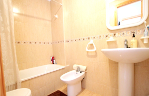 49183_spacious_2_bedroom_2_bathroom_apartment_with_secure_parking_201025154002_img_9198