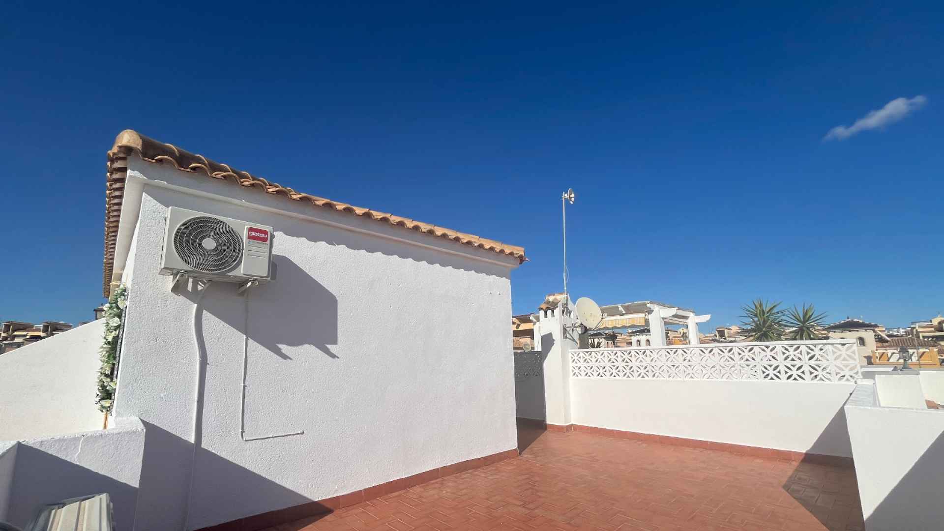 o_1jacdaslp1024pn8dtfi9t15im4g