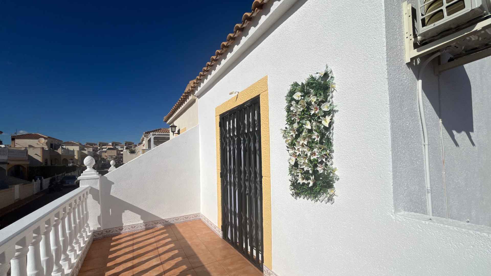 o_1jacdaslp140g1lp4fad1b6dt4r4e