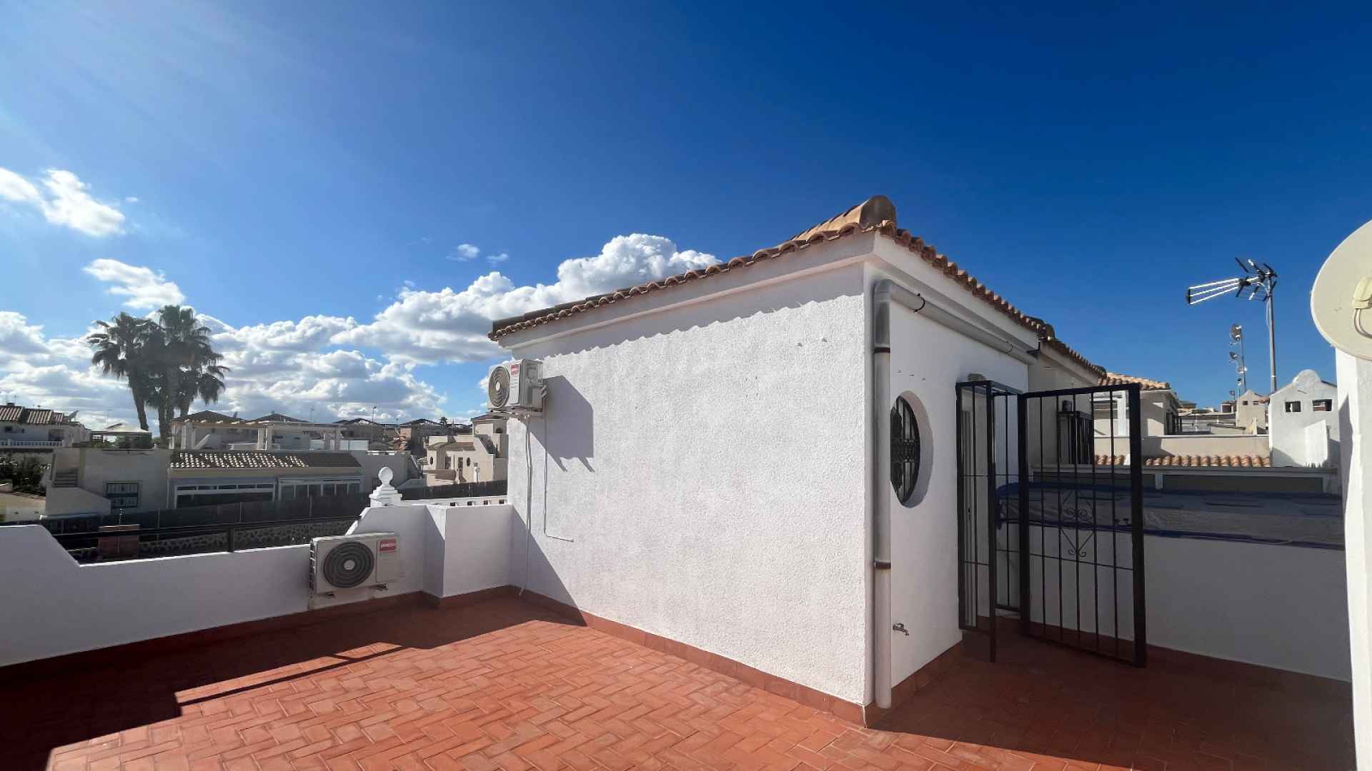 o_1jacdaslp41t1bmv1rs21p541tie4j